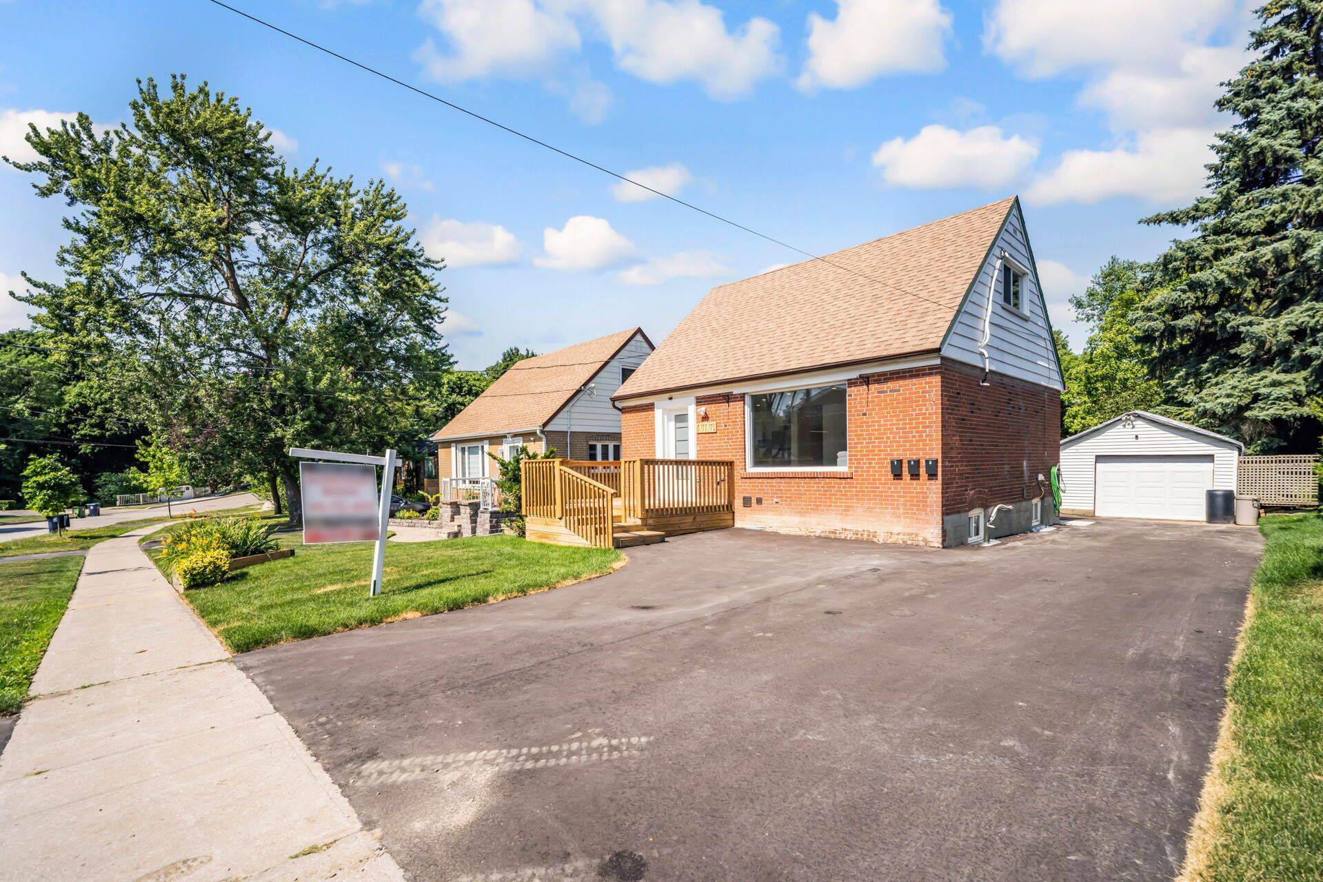 Toronto W10, ON M9W 4A1,9 Berry Creek DR