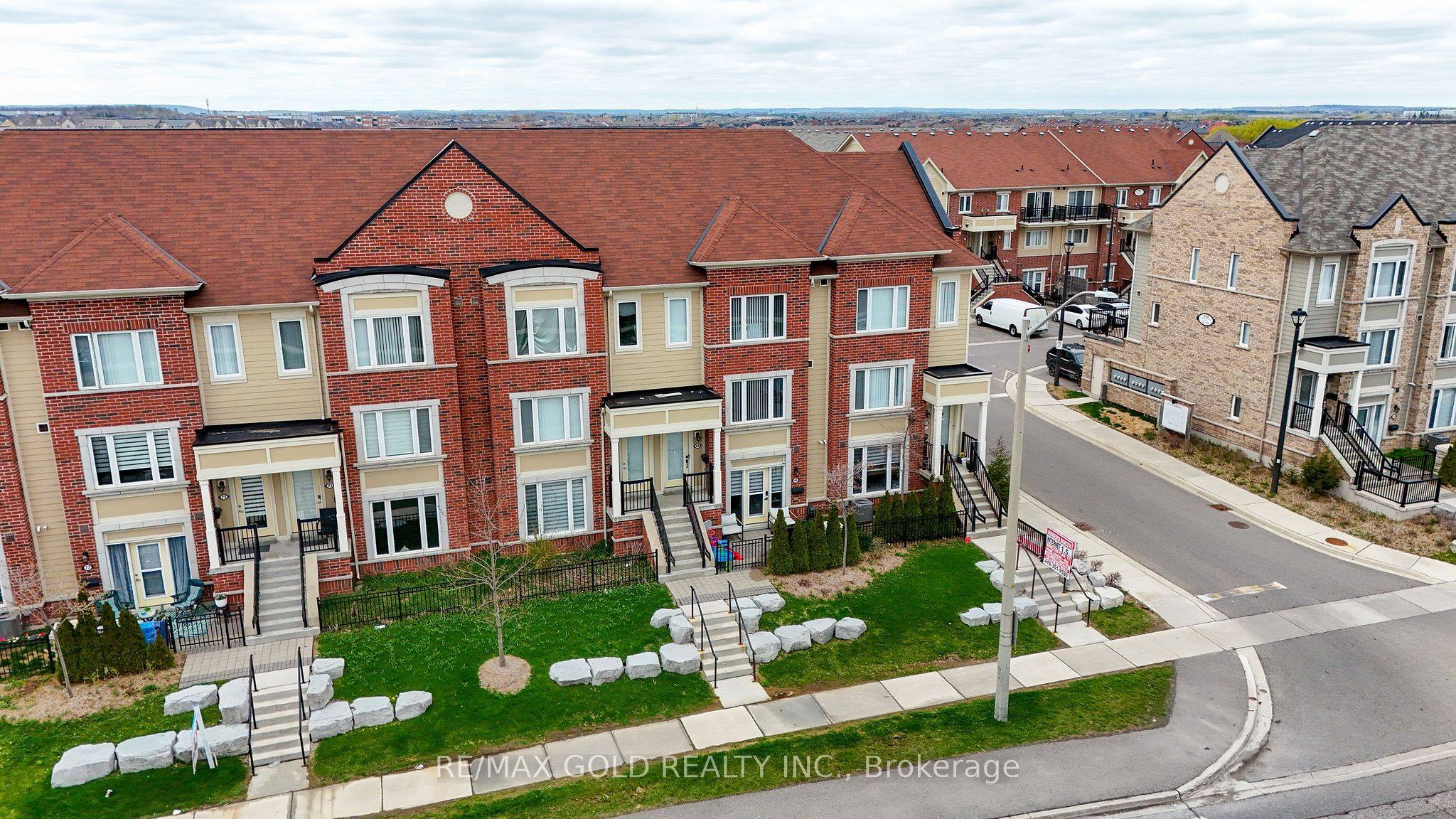 Brampton, ON L6R 3Y6,250 Sunny Meadow BLVD S #68