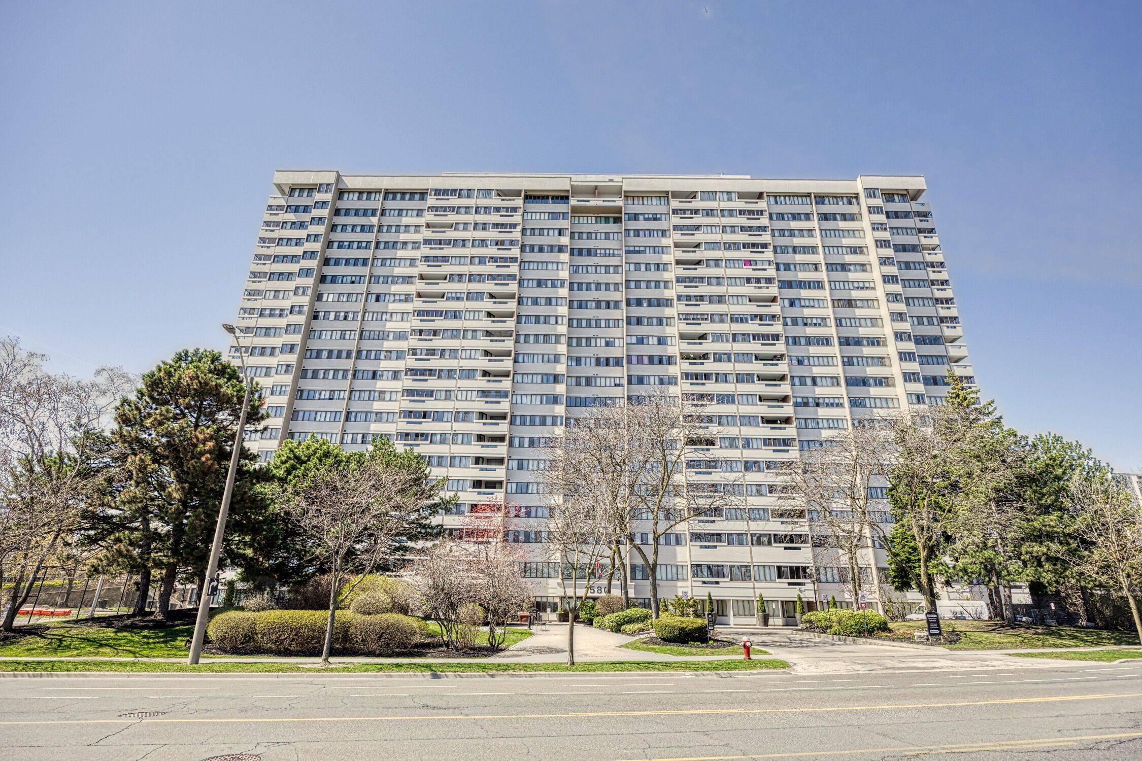Mississauga, ON L5A 3T8,1580 Mississauga VLY #205