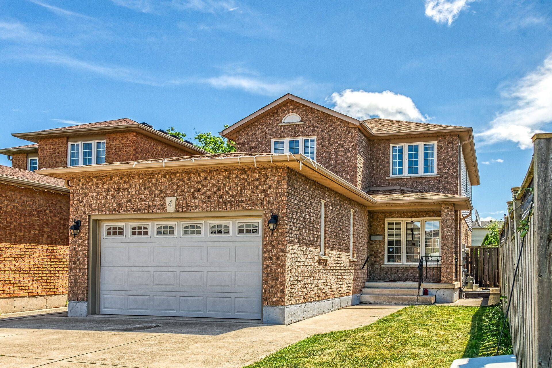 Hamilton, ON L8E 6A4,4 SPARTAN CT