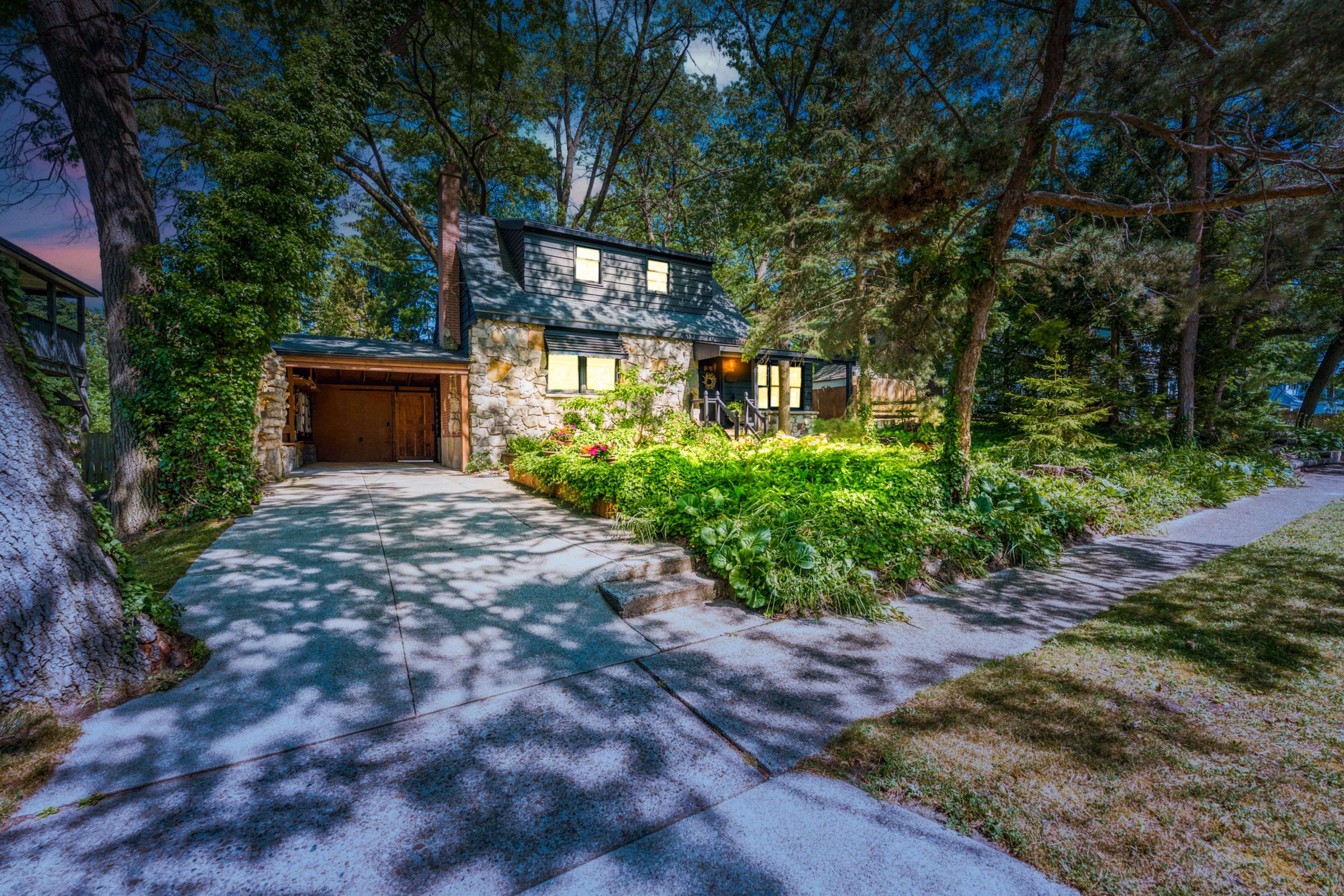 Sarnia, ON N7V 4B5,1358 Spartan AVE