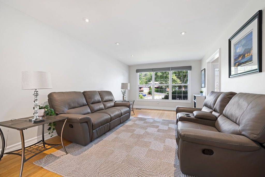 Hamilton, ON L0R 2H0,18 Nancy CT