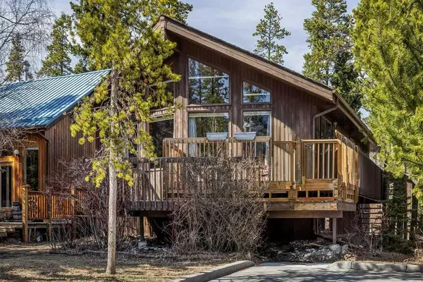 1230 16 ST, Canmore, AB T1W 1T8