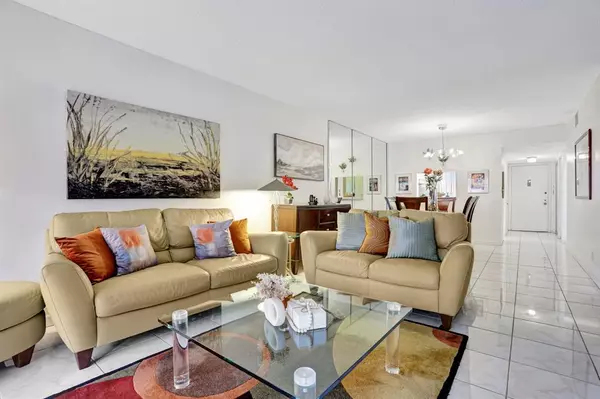 Lauderhill, FL 33319,3581 Inverrary Dr #403