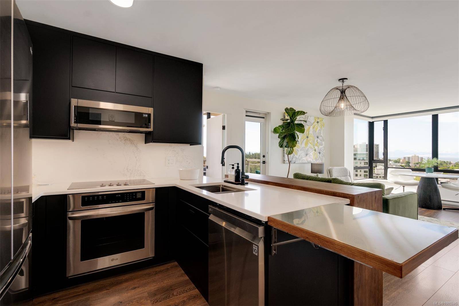 Victoria, BC V8V 3E4,751 Fairfield Rd #1508