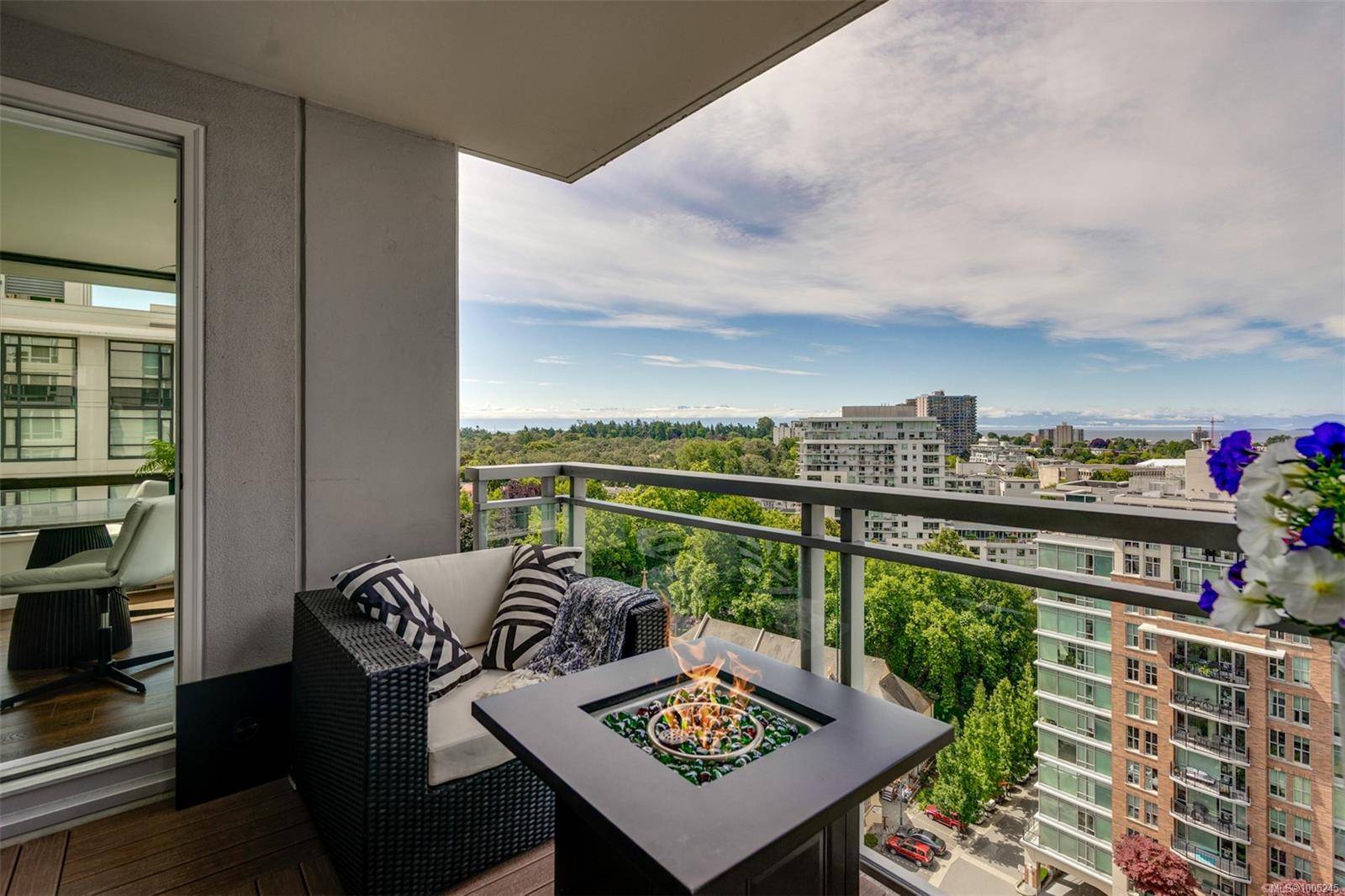 Victoria, BC V8V 3E4,751 Fairfield Rd #1508