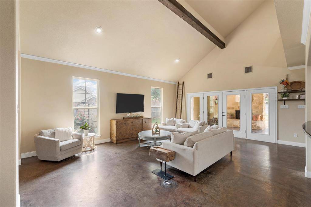Crawford, TX 76638,9359 West 5th Street