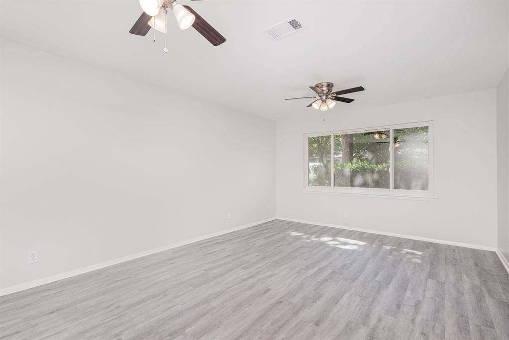 Euless, TX 76040,712 Oakwood Drive
