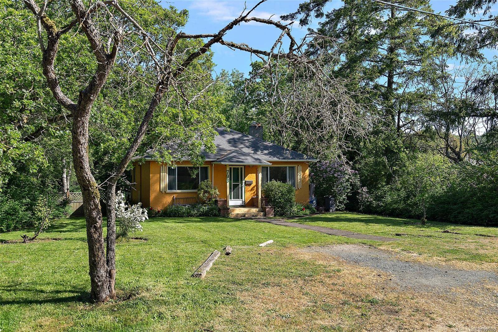 Saanich, BC V8X 3E3,796 Canterbury Rd