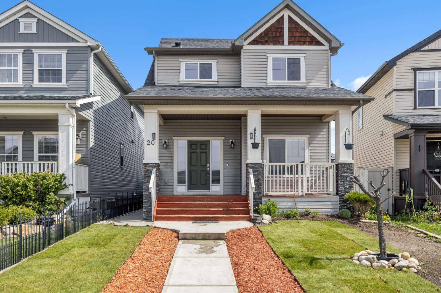 20 Copperpond GRV Southeast, Calgary, AB T2Z 0X1