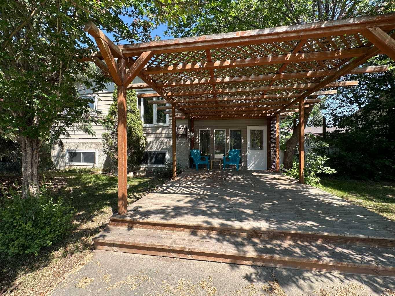 5225 2 ST, Coalhurst, AB T0L 0V0