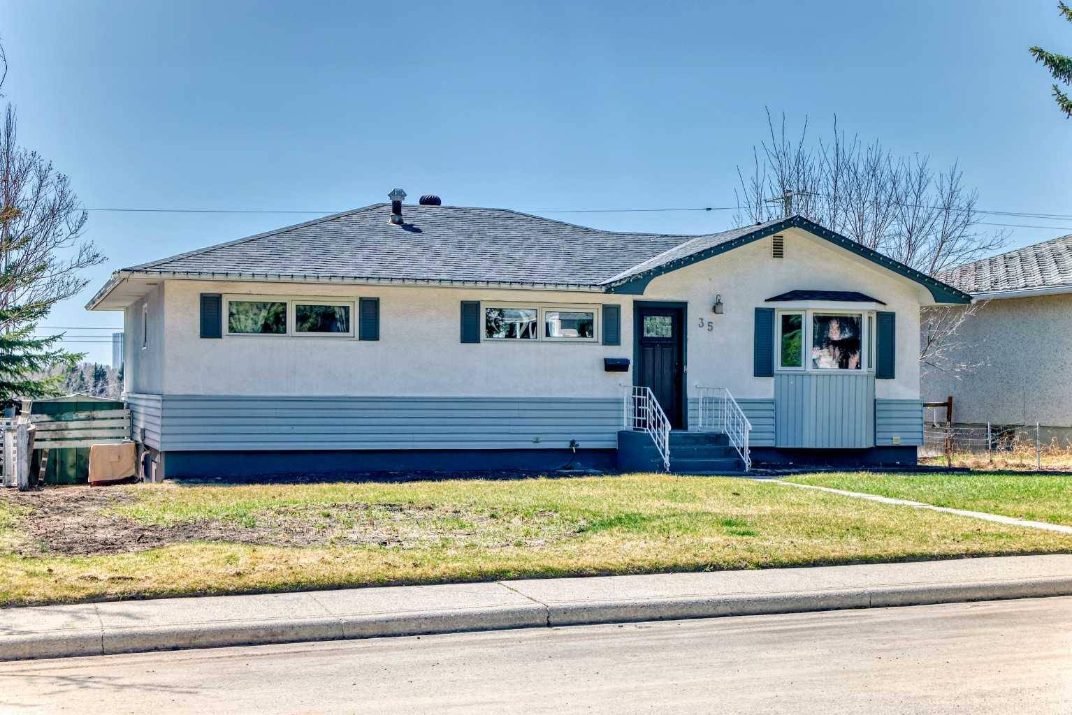 35 Collingwood PL NW, Calgary, AB T2L0R1