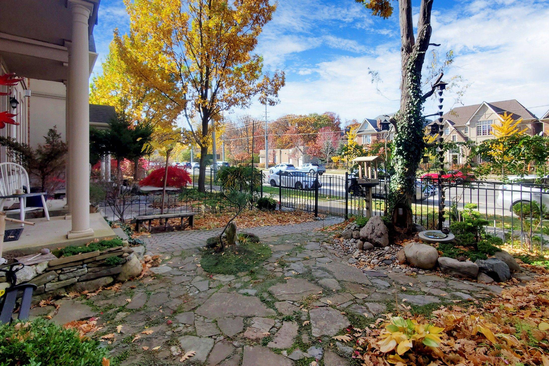 Mississauga, ON L5M 7C4,3552 Eglinton AVE W