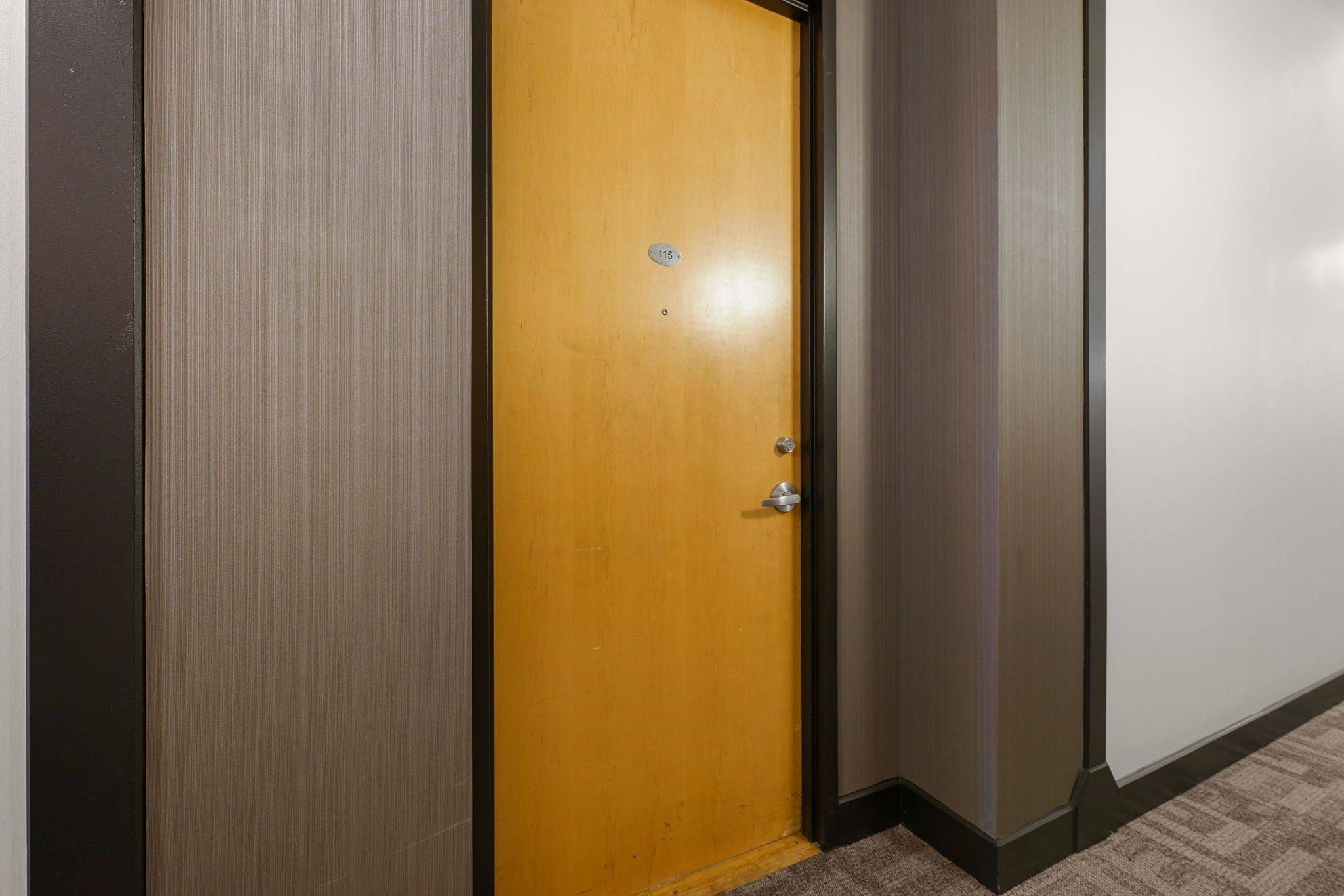 Toronto W04, ON M6B 4M4,1001 Roselawn AVE #115
