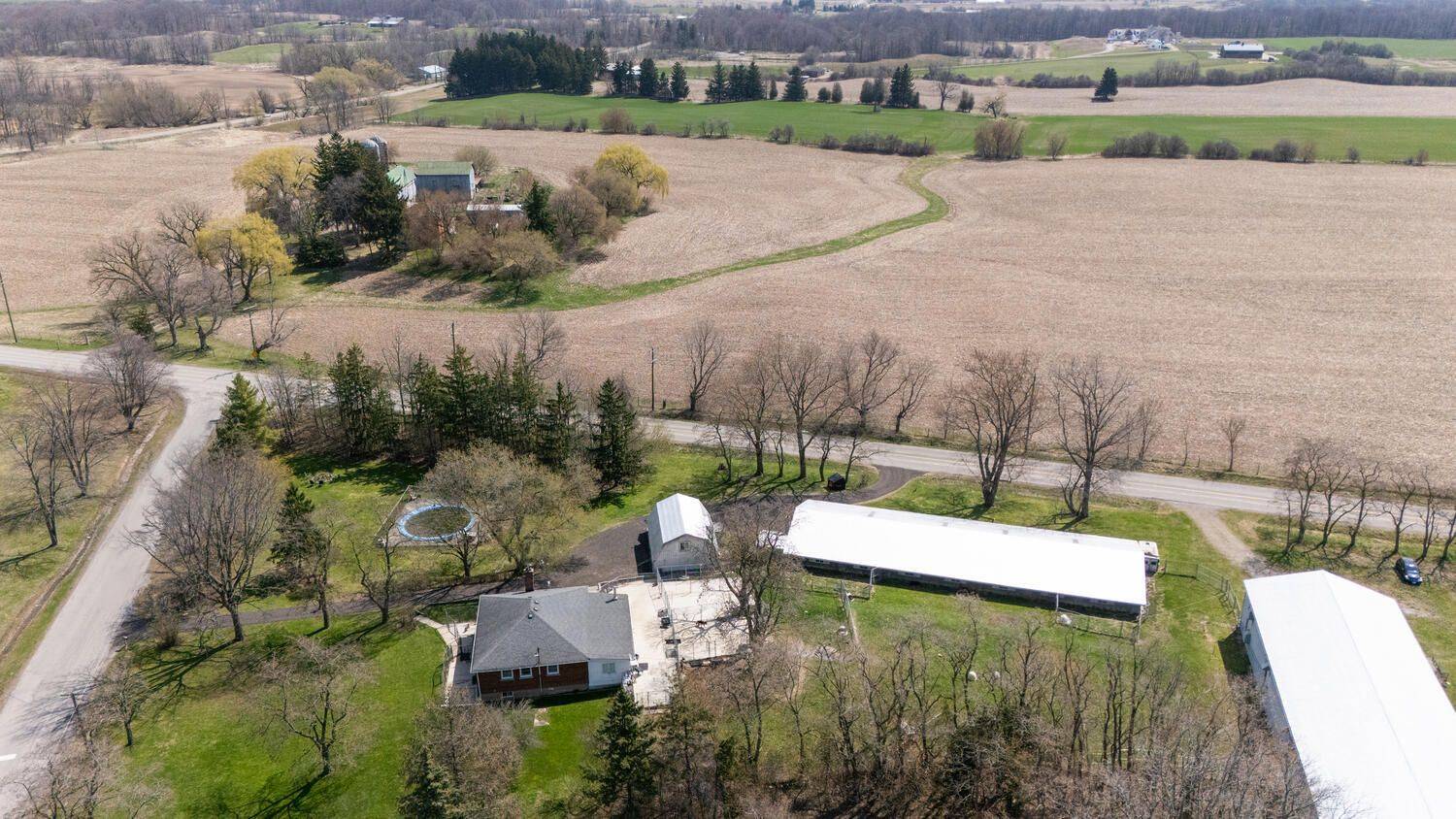 226 Carluke RD E, Hamilton, ON L9G 3L1