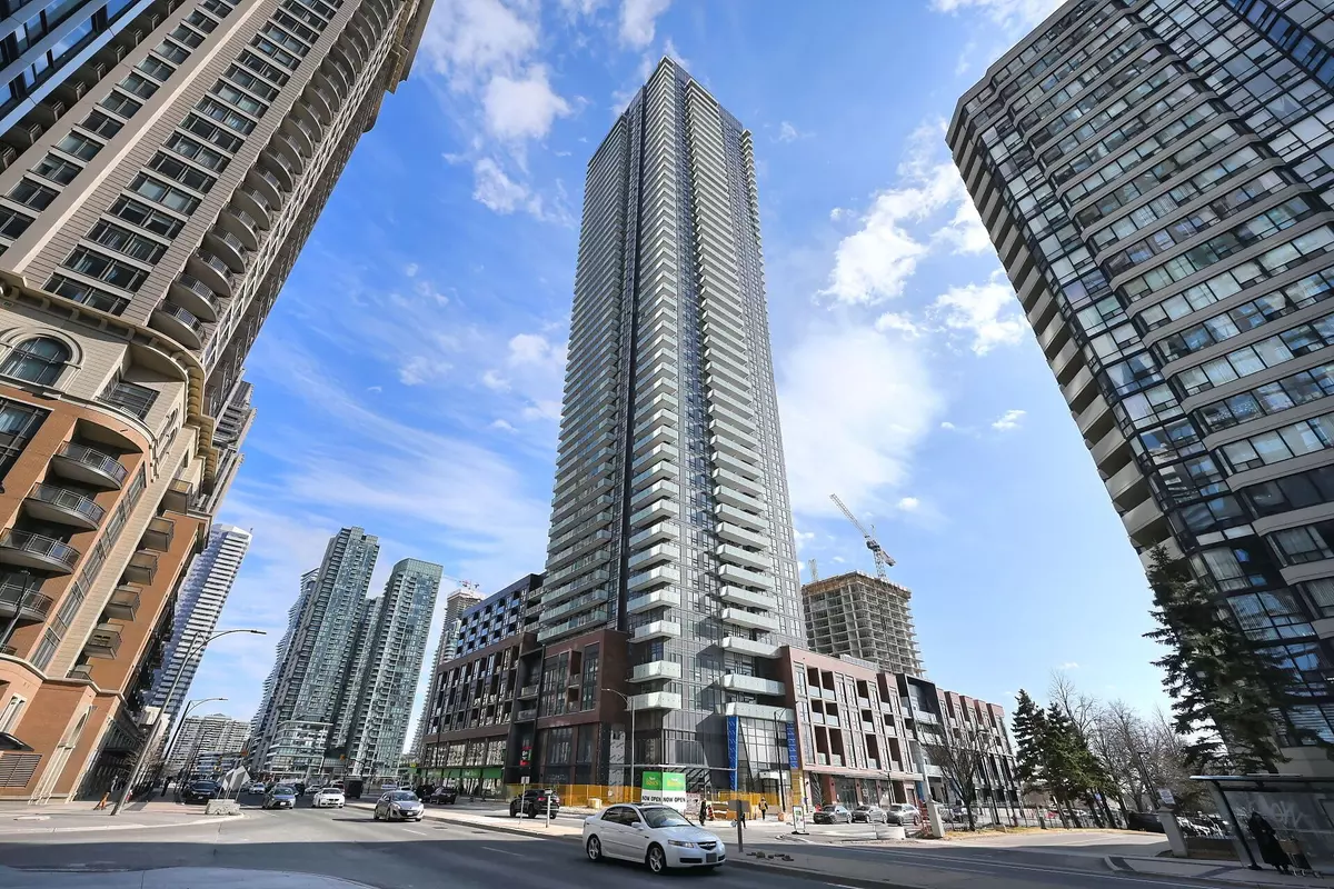 Mississauga, ON L5B 0L6,430 Square One DR #4401