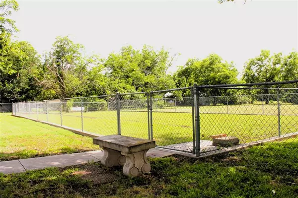 Florence, TX 76527,105 West Avenue