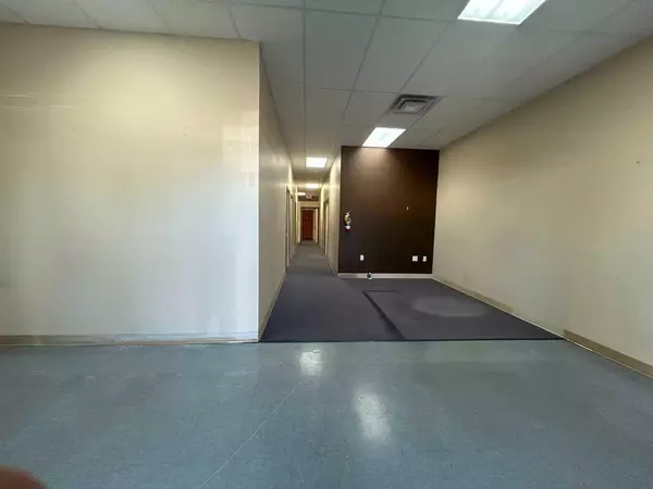 Medicine Hat, AB T1B 4E7,1424 Southview DR Southeast #101