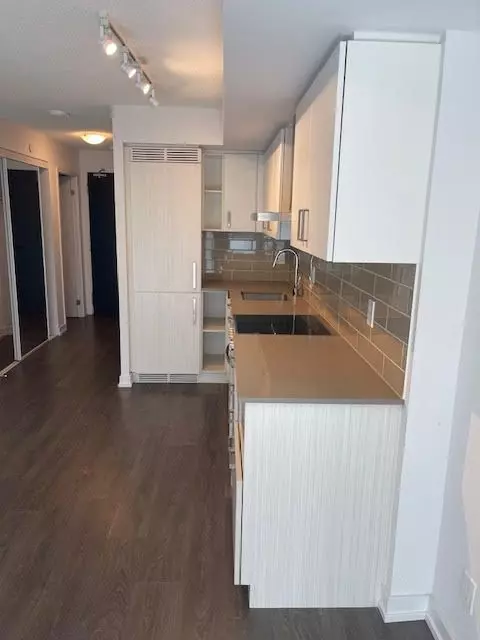 Toronto C10, ON M4P 1J5,125 Redpath AVE #510