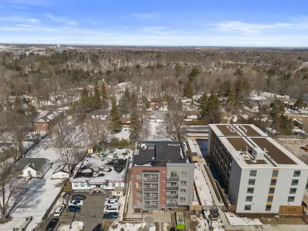 Toronto E10, ON M1E 0C8,61 Orchard Park DR #201