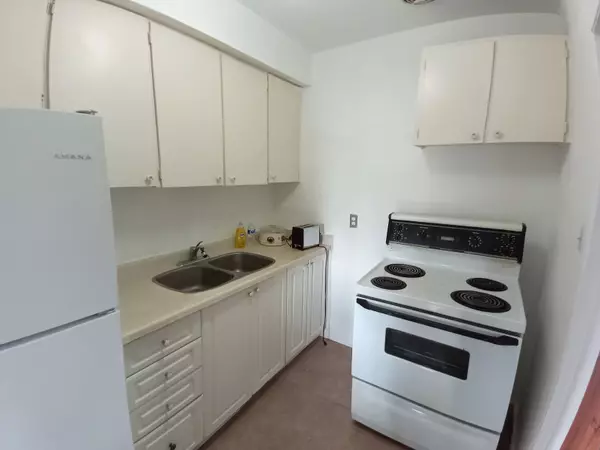 Toronto E03, ON M4B 2E8,428 Dawes RD #D