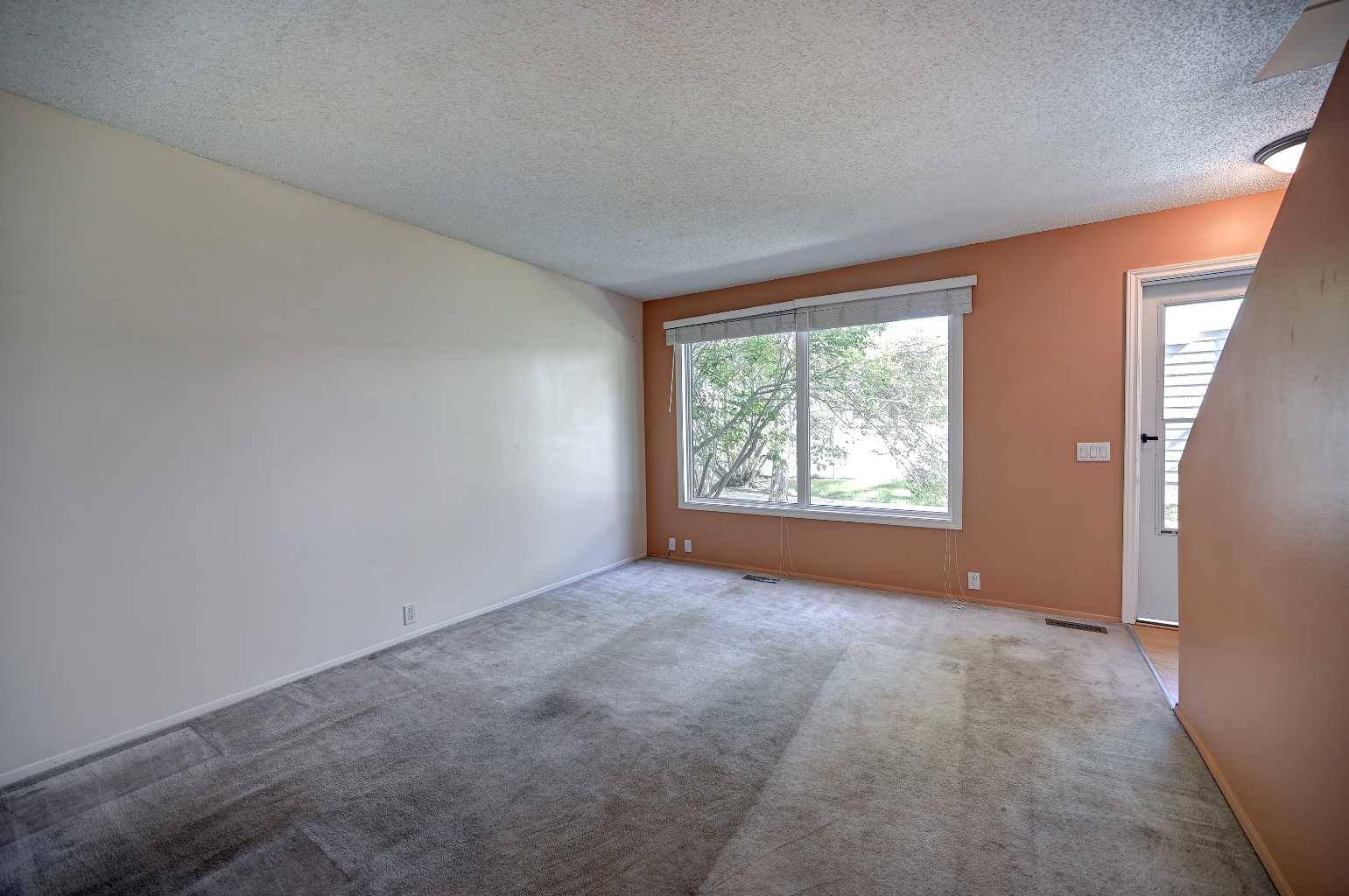 Calgary, AB T2W 2S6,999 Canyon Meadows DR SW #115