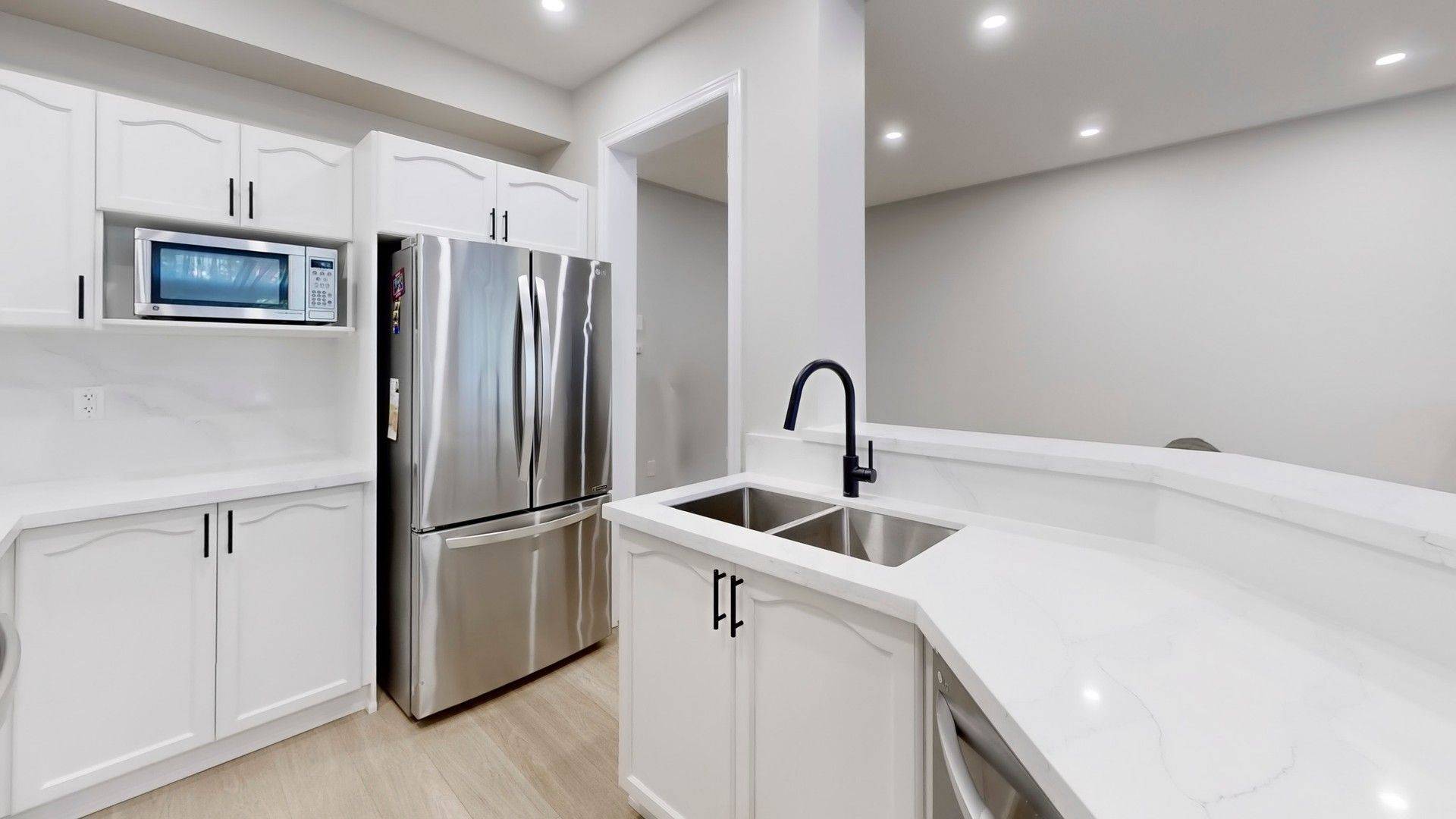 Vaughan, ON L4J 9A7,29 Zola Gate