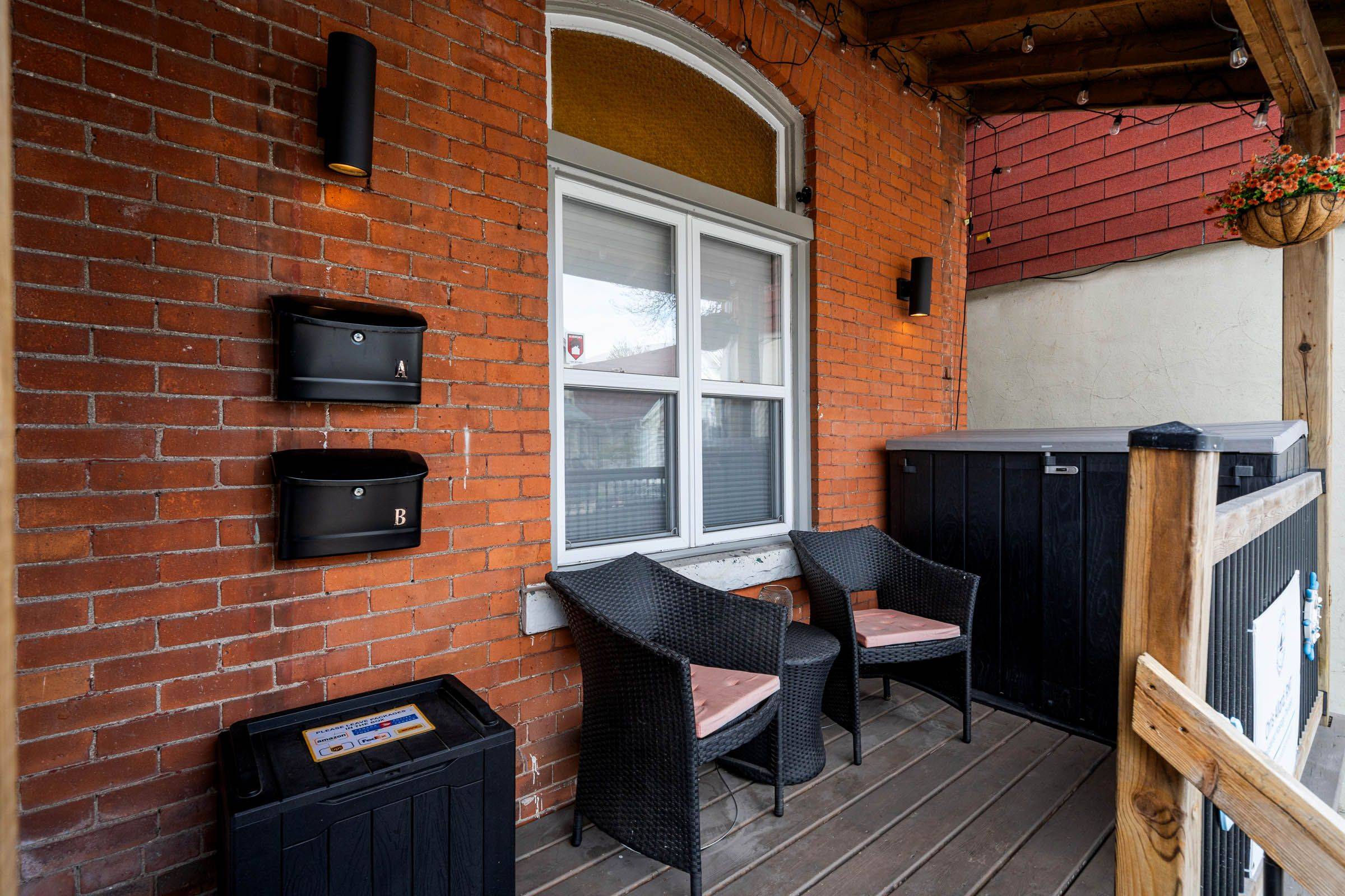 Hamilton, ON L8L 1J5,550 James ST N