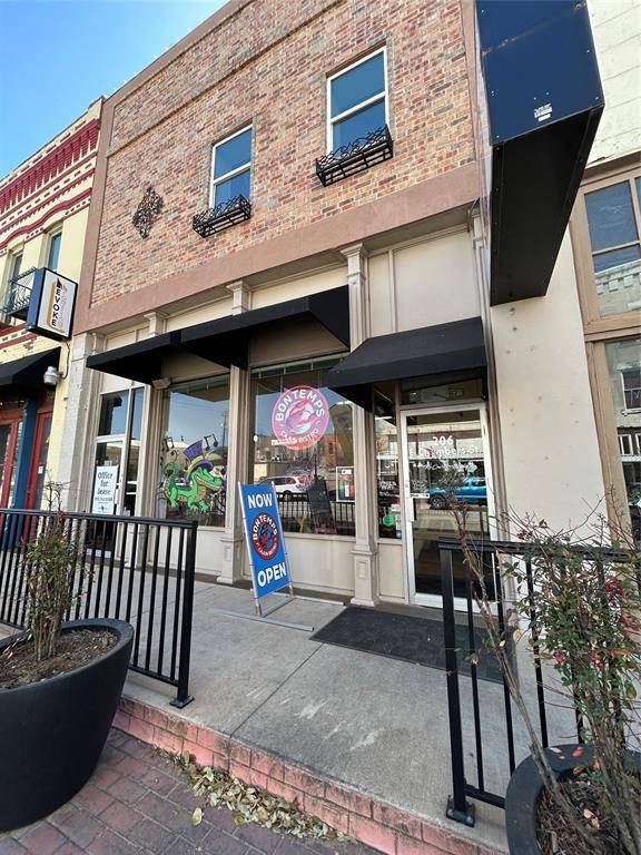 Cleburne, TX 76031,206 Chambers