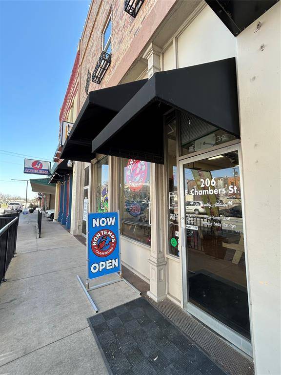 Cleburne, TX 76031,206 Chambers