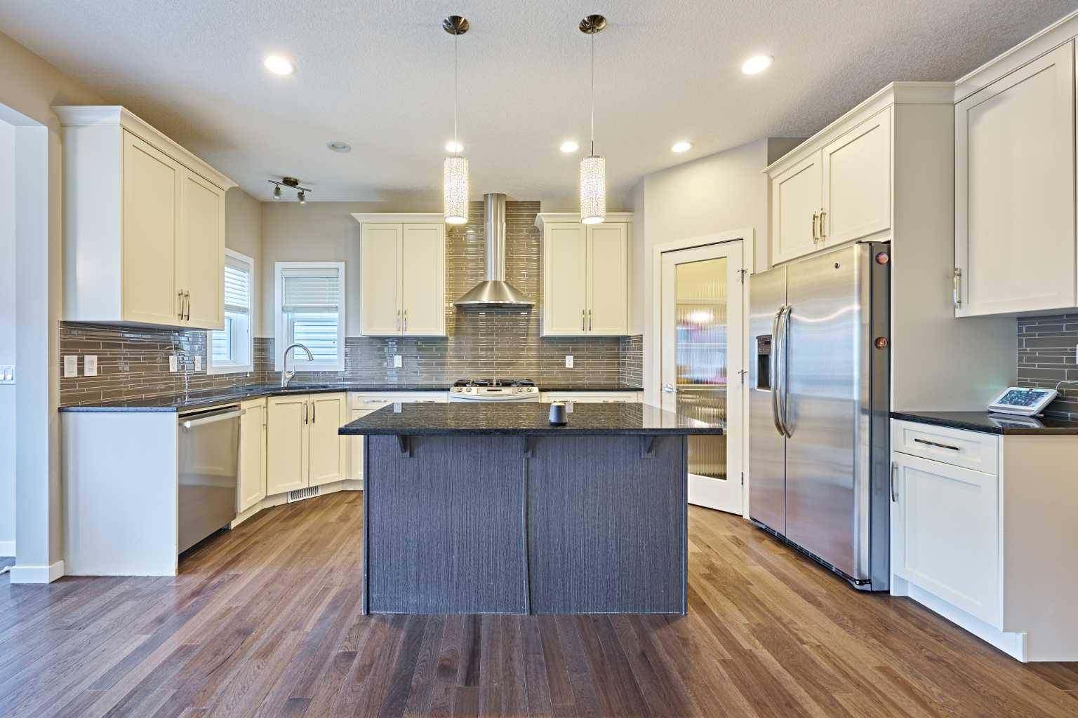 20 Cougar Ridge PL Southwest, Calgary, AB T2H 0V3