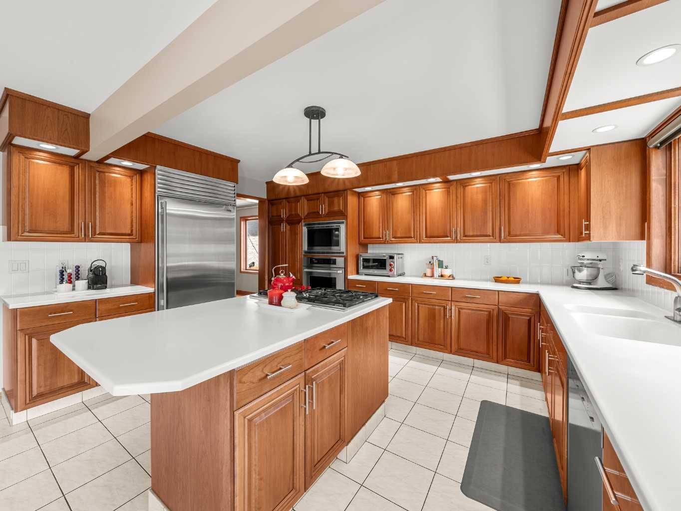 Calgary, AB T3A4V1,146 Edgeview RD Northwest