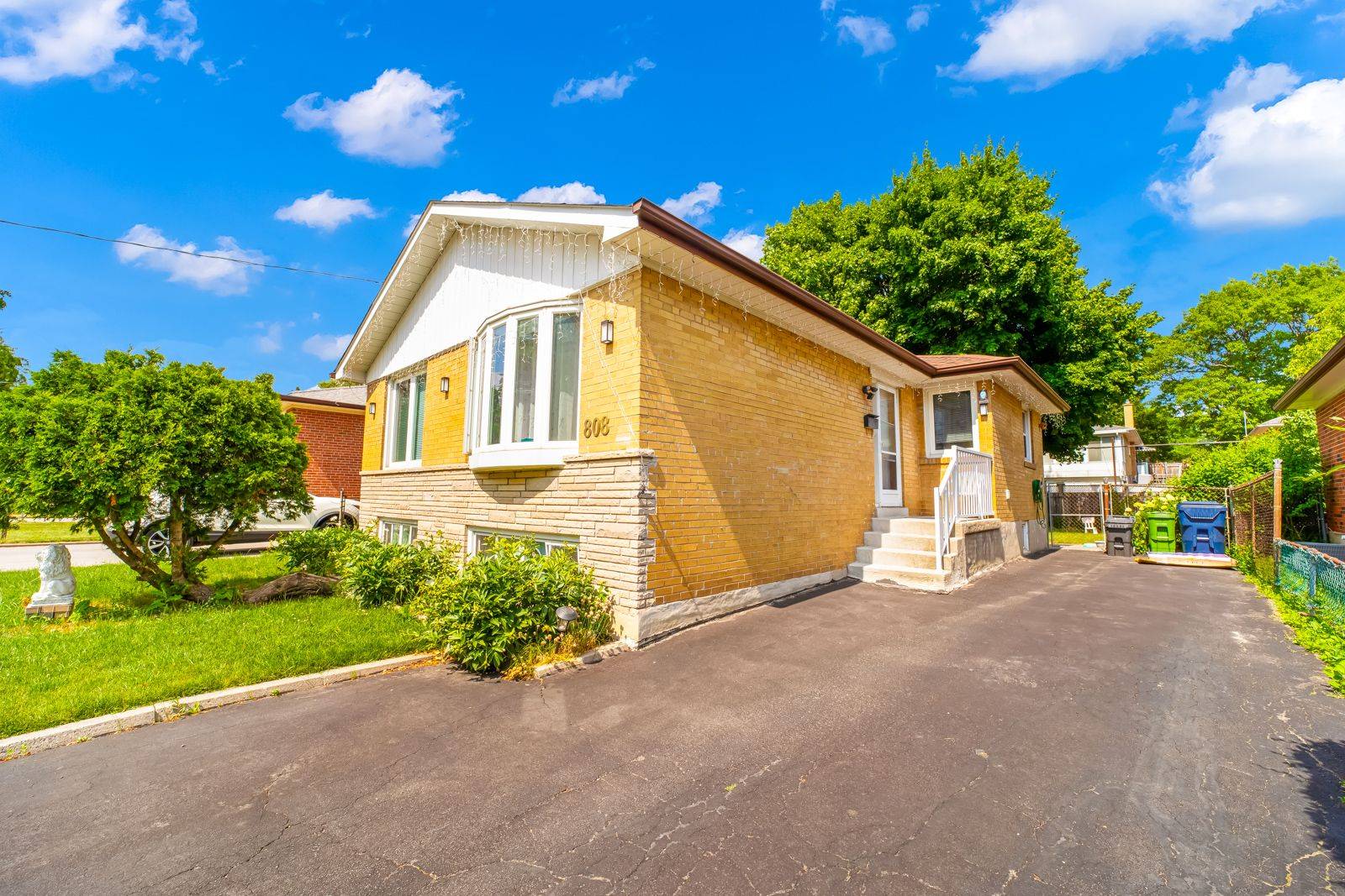 Toronto E09, ON M1G 2S9,808 Brimorton DR #Main