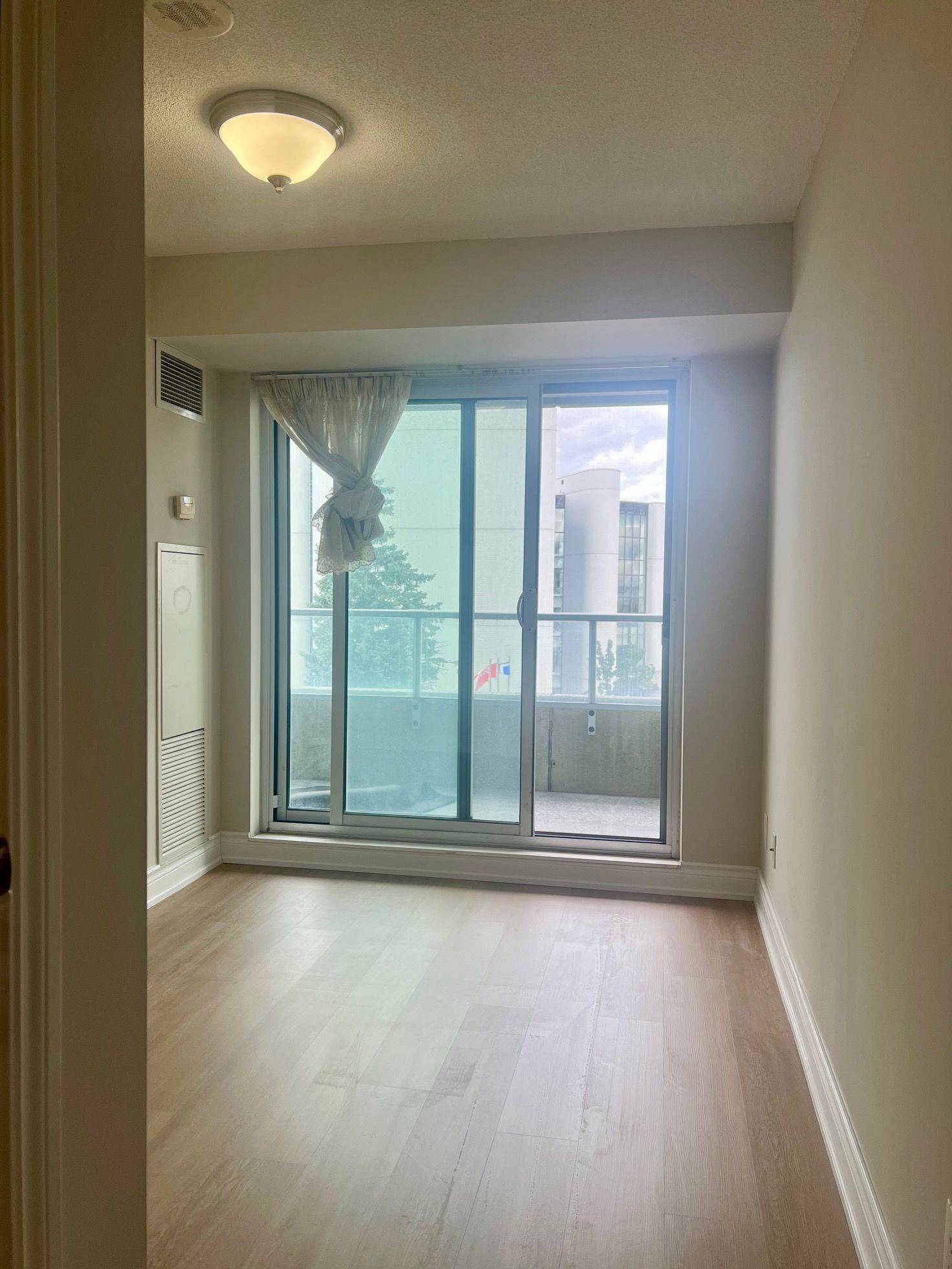 Toronto E09, ON M1P 0B1,60 Town Centre CT #414