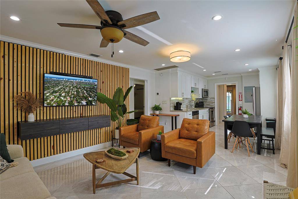 Hollywood, FL 33020,1614 Plunkett St