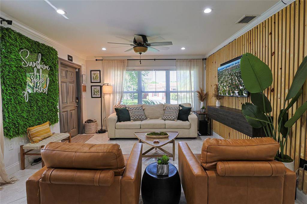 Hollywood, FL 33020,1614 Plunkett St