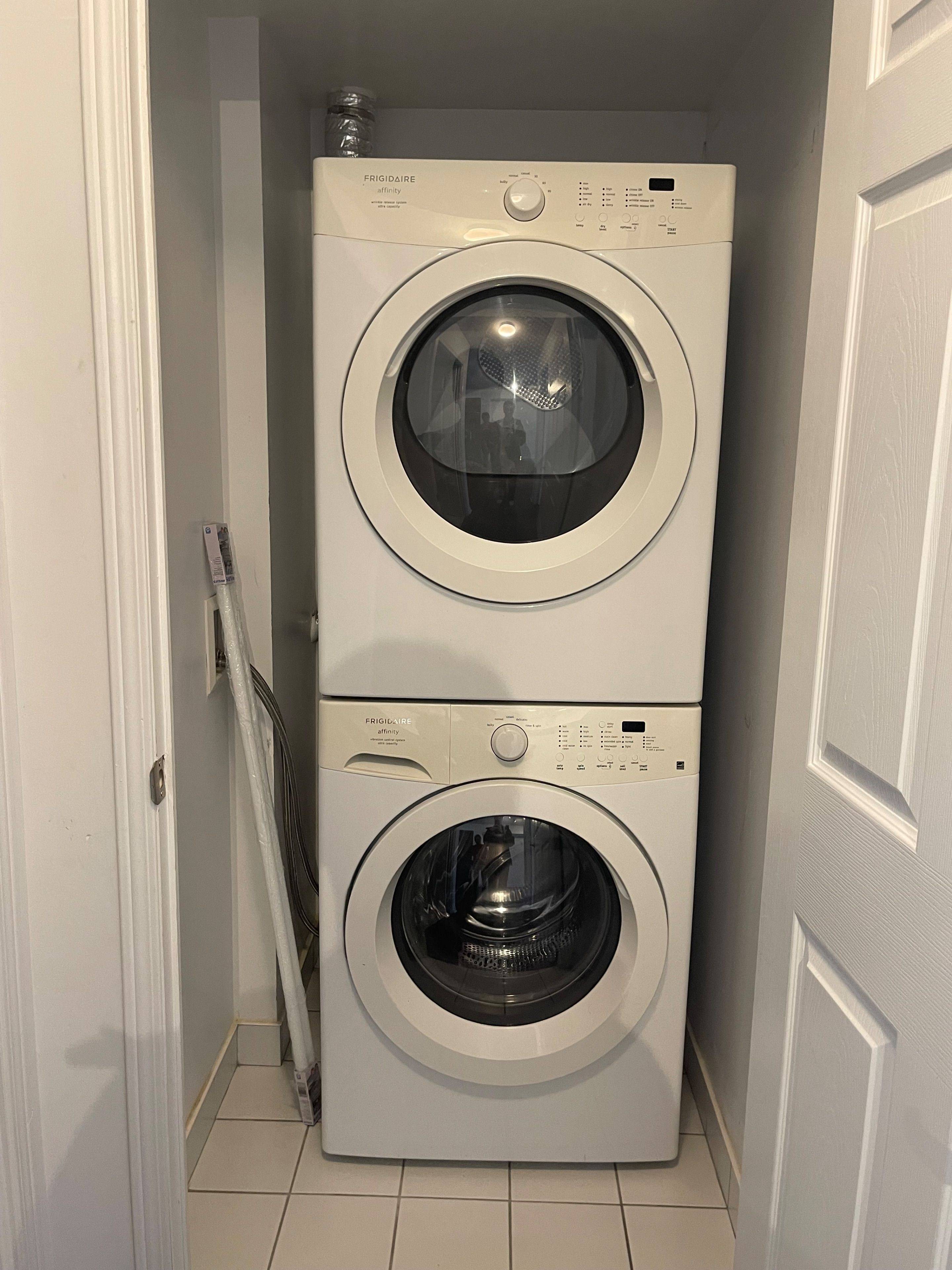 Richmond Hill, ON L4B 0C1,75 King William CRES #1005