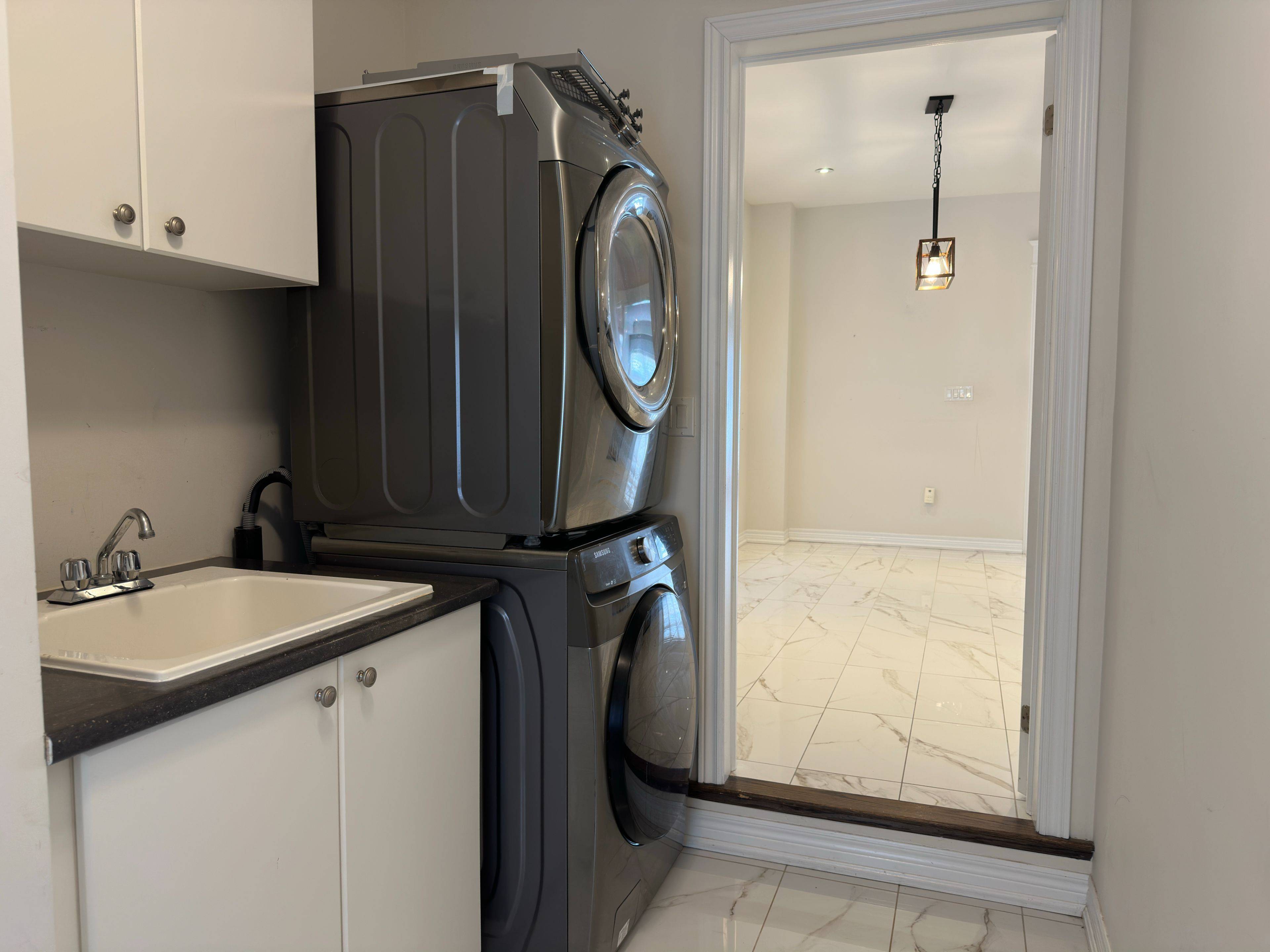 Richmond Hill, ON L4E 1E7,220 Paradelle DR