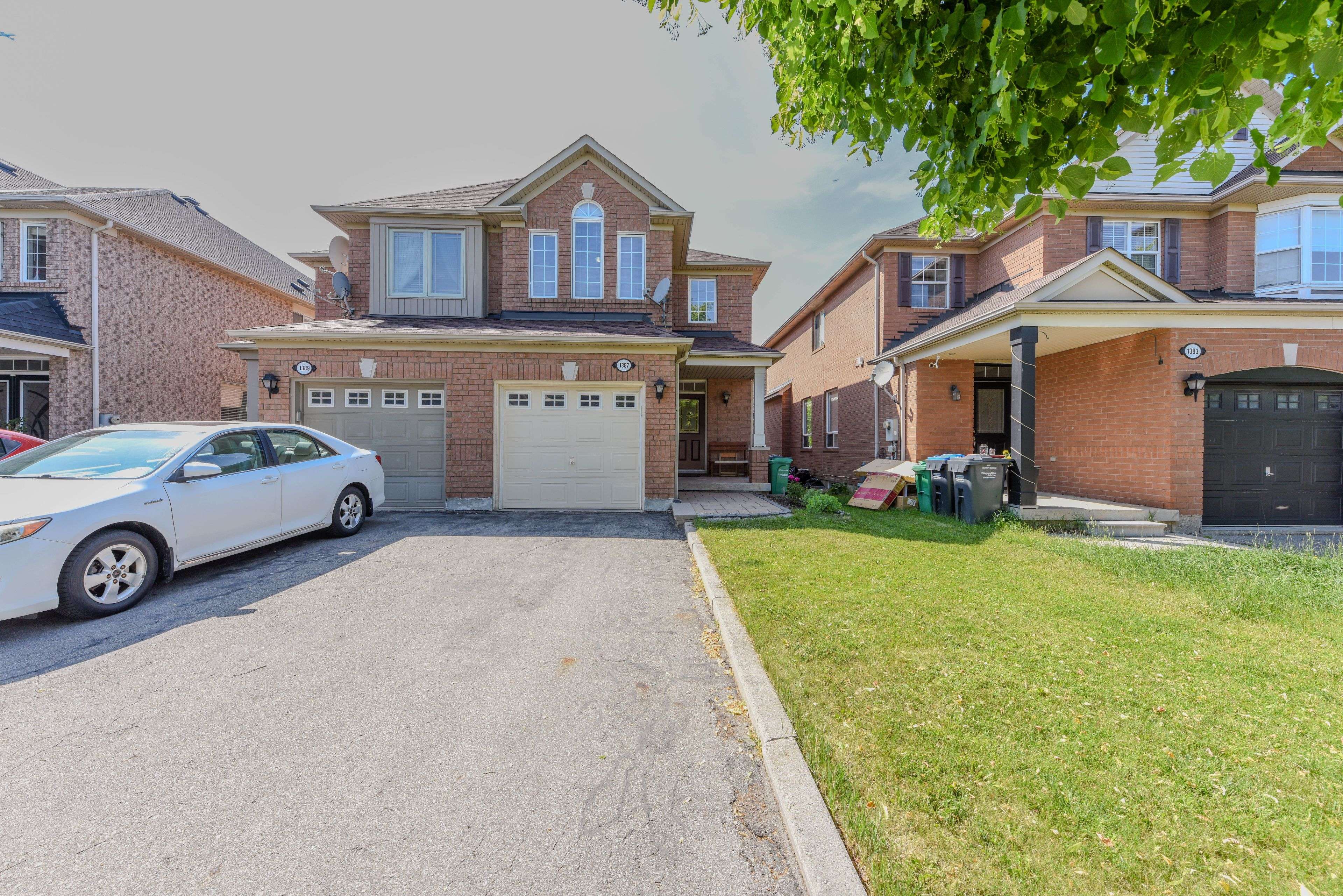 1387 Weir Chase, Mississauga, ON L5V 2X1