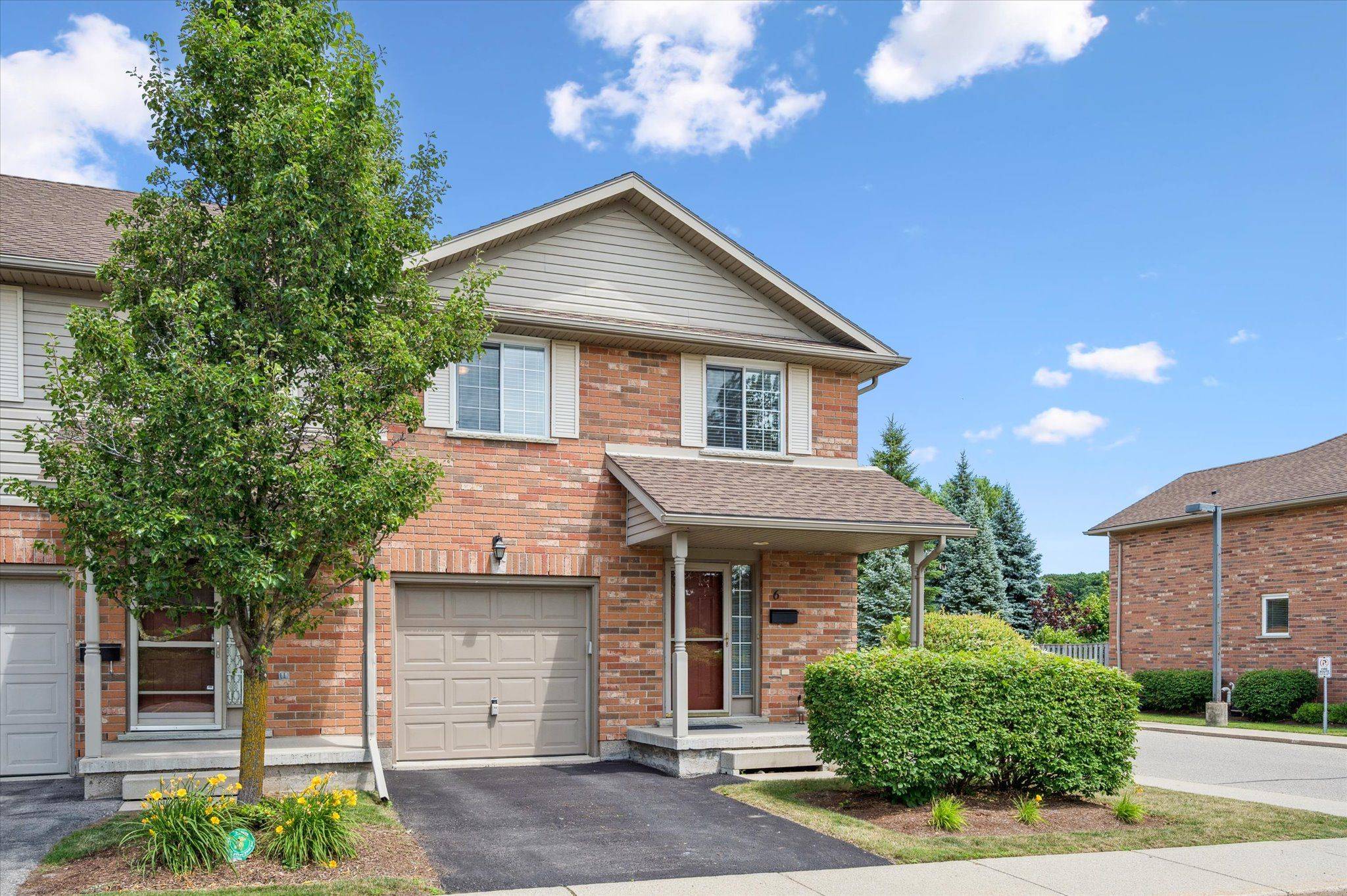 Kitchener, ON N2A 4H7,15 Gregg CT #6