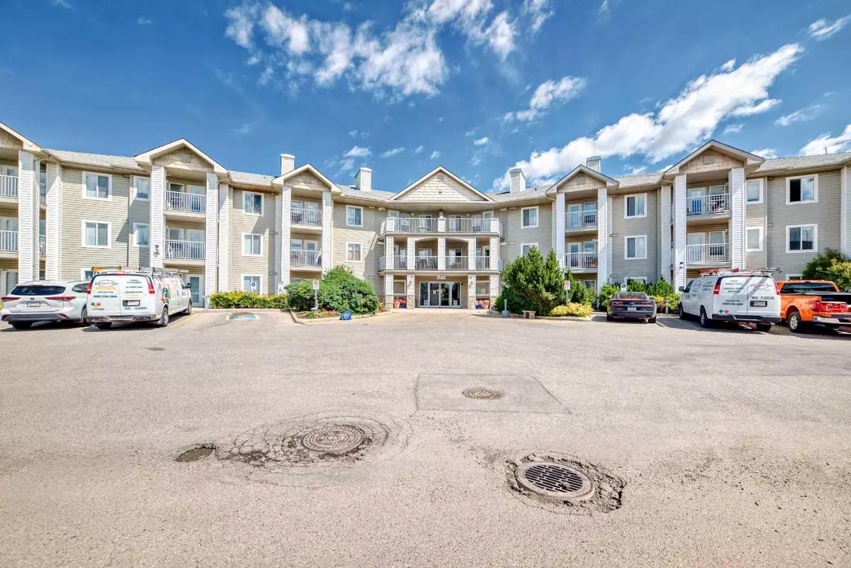 Calgary, AB T1Y 7L2,6818 Pinecliff GRV NE #3220