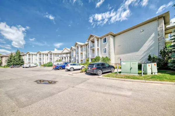 Calgary, AB T1Y 7L2,6818 Pinecliff GRV Northeast #3220