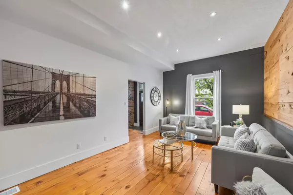 Kingston, ON K7K 1H6,64 Bay ST