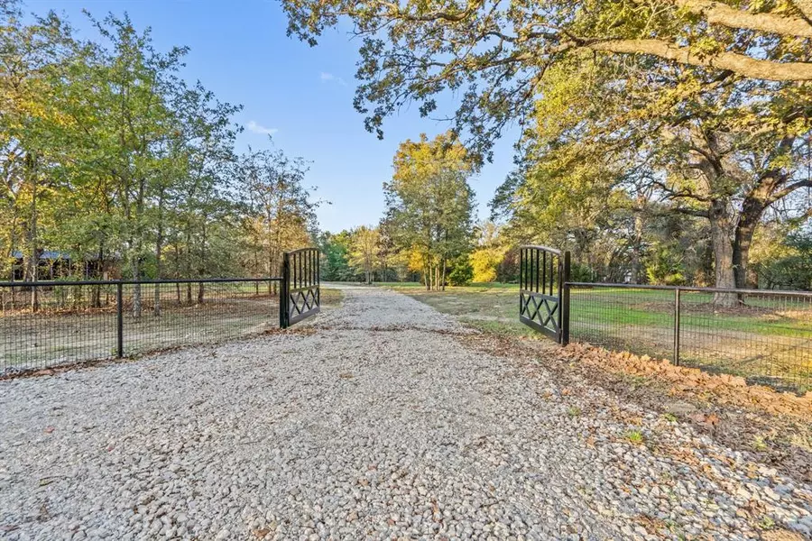 403 County Road 3210, Emory, TX 75440