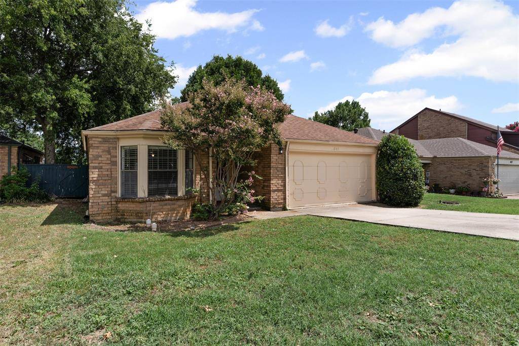 841 Country Club Place, Grand Prairie, TX 75052