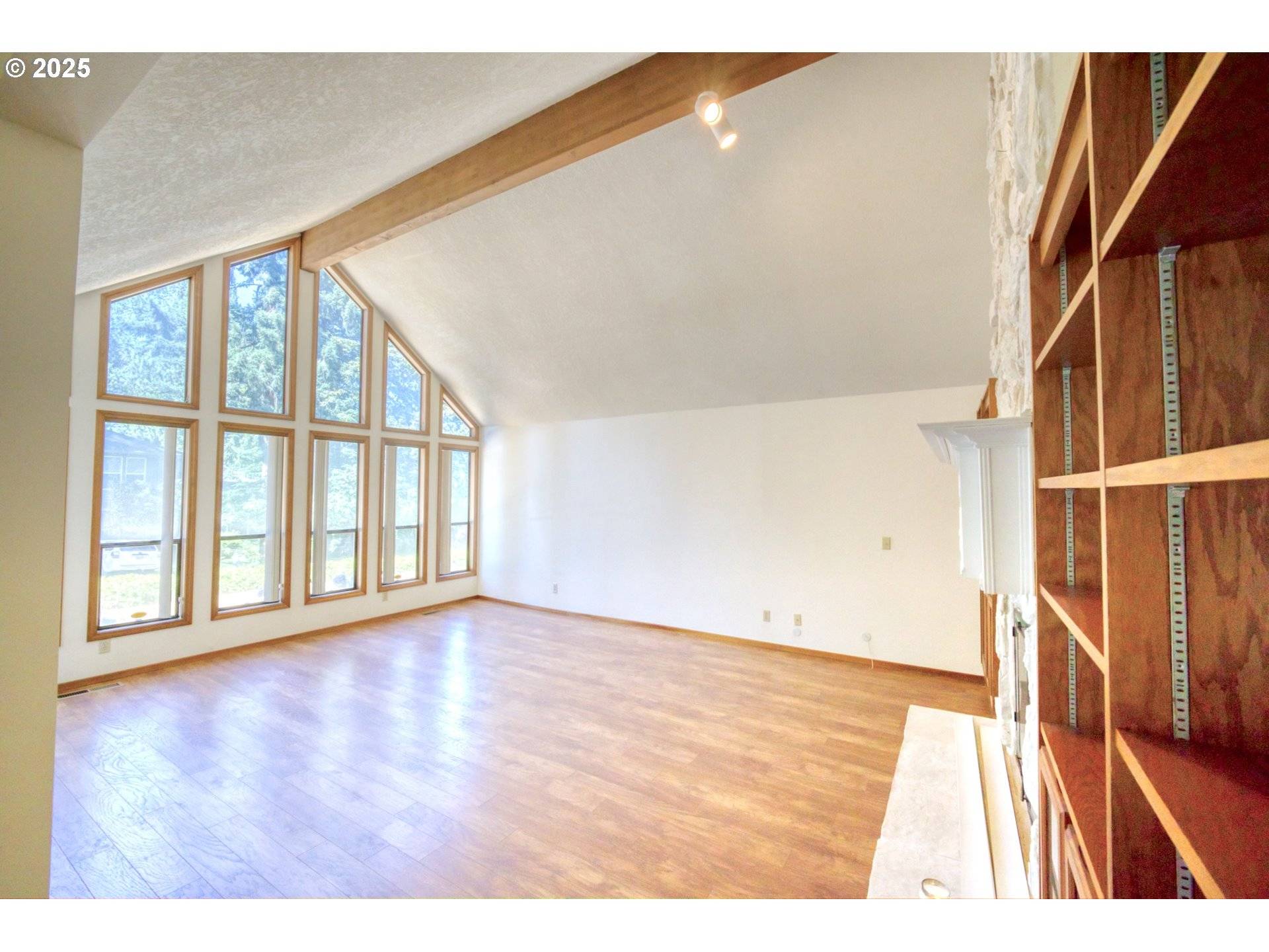 West Linn, OR 97068,2626 WAKEROBIN CT