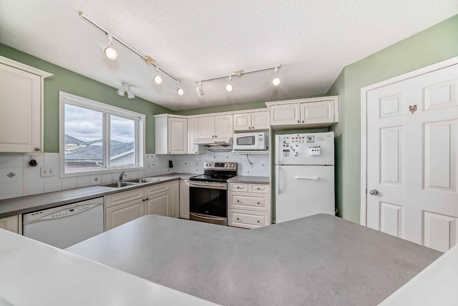 Calgary, AB T3K5C7,28 Country Hills MNR Northwest