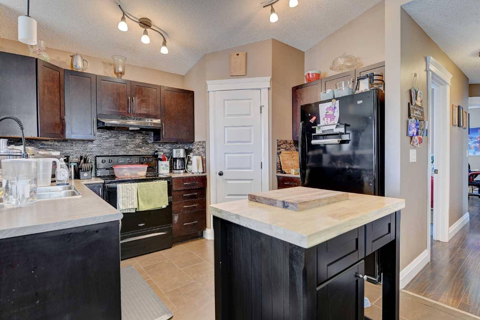Grande Prairie, AB T8W0J4,11539 75 AVE