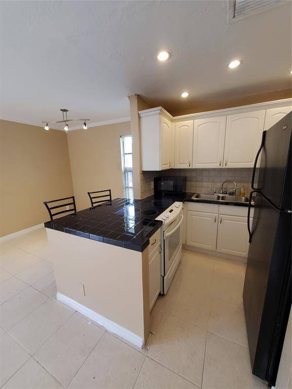 Coral Springs, FL 33065,3036 Coral Ridge Dr #218