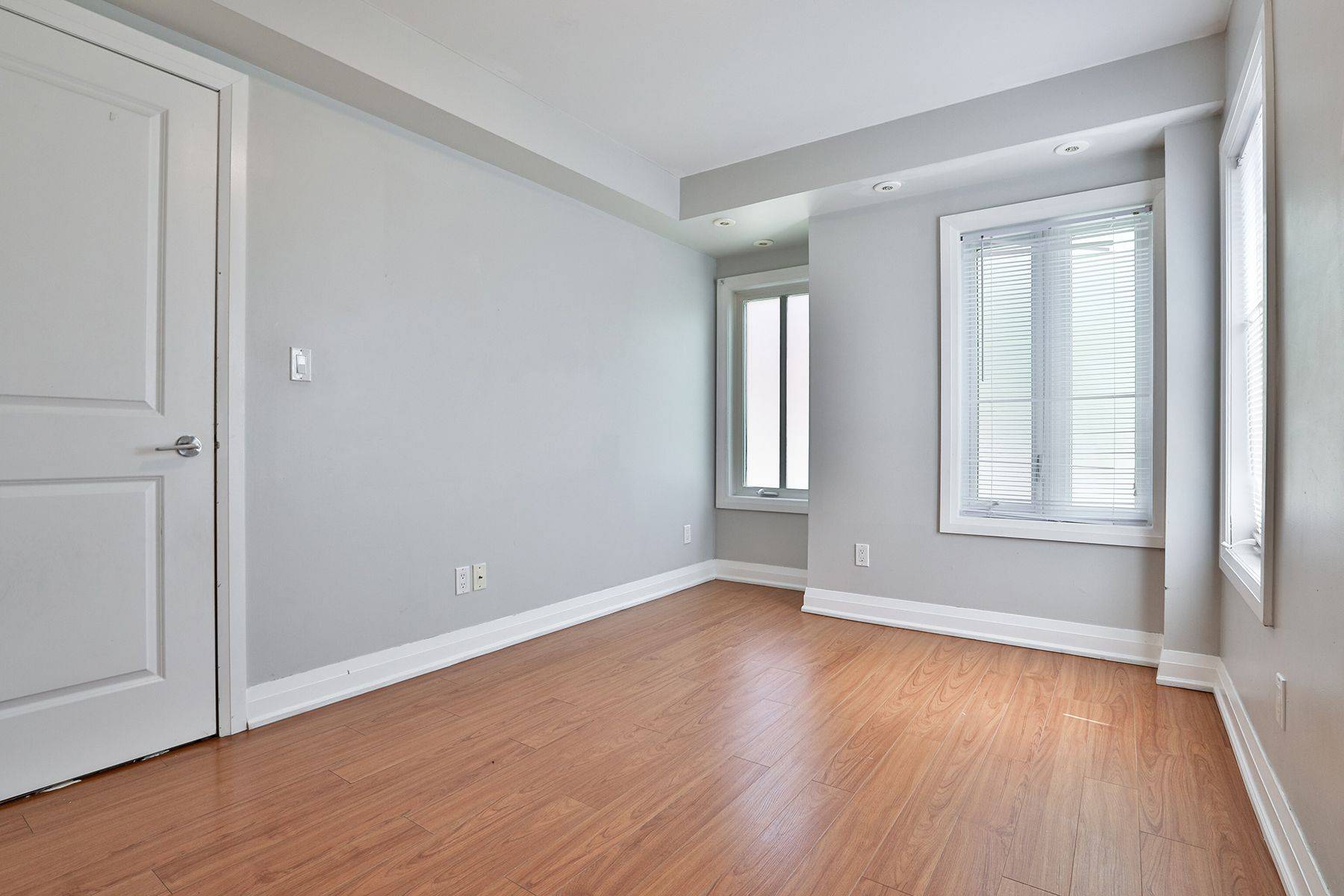 Markham, ON L3T 0B1,318 John ST #265